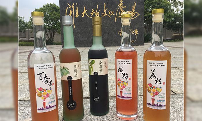 6.16雅大学员酿造的各种果酒