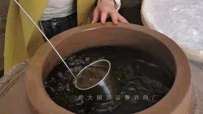 这种酒老酒鬼们都抢着存，是酿酒白酒设备酿造的正宗纯粮酒